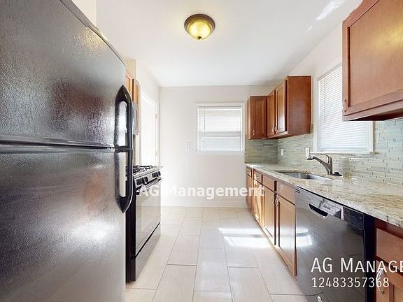 4th image of 1730 Woodward Hts
