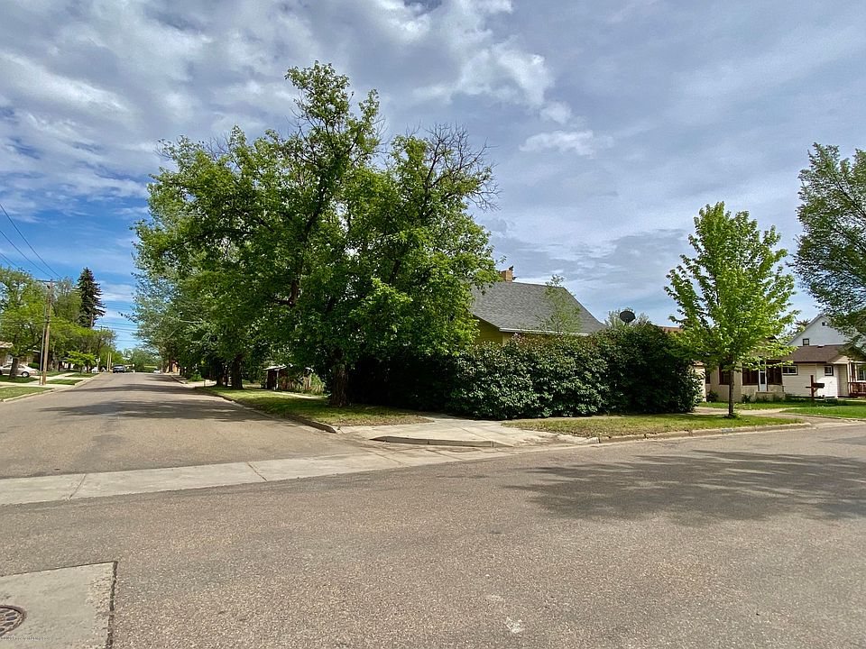2nd image of 346 6th Ave W