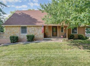 1113 NW Oak Ridge Dr, Blue Springs, MO 64015