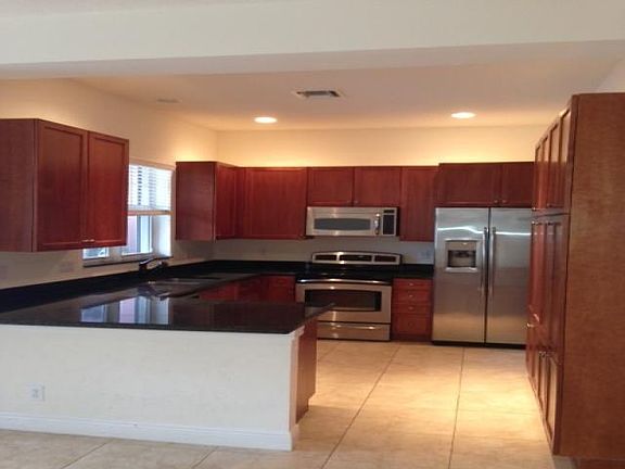 4th image of 208 W Bay Cedar Cir