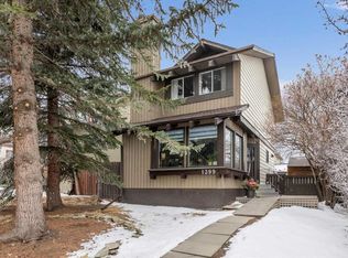 1399 E Berkley Dr NW, Calgary, AB T3K 1T5