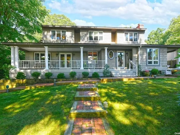 25 North Drive, Centerport, NY 11721