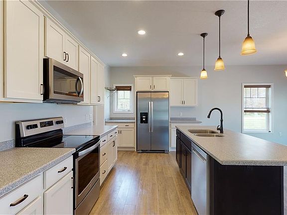 4th image of 102 Jefferson St