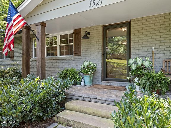 2nd image of 1521 Aldenwood Ln