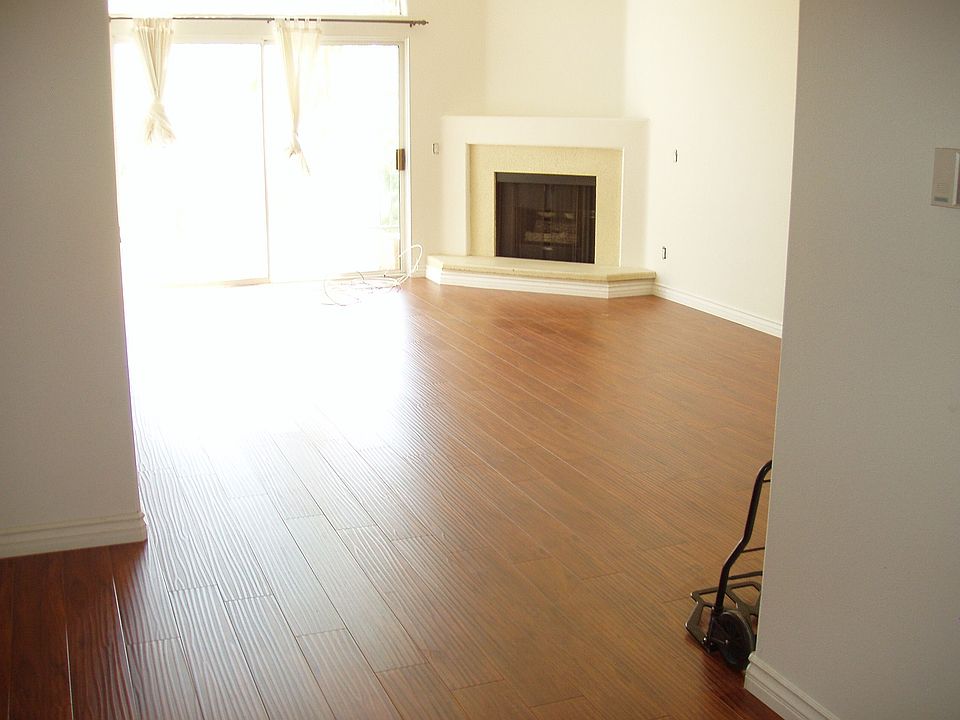 Living room / new hardwood floors 09/2007