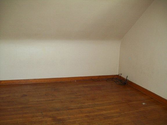 3rd image of 919 Uncapher Ave