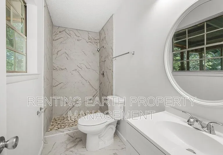 600 Westwood Ave — Photo 16