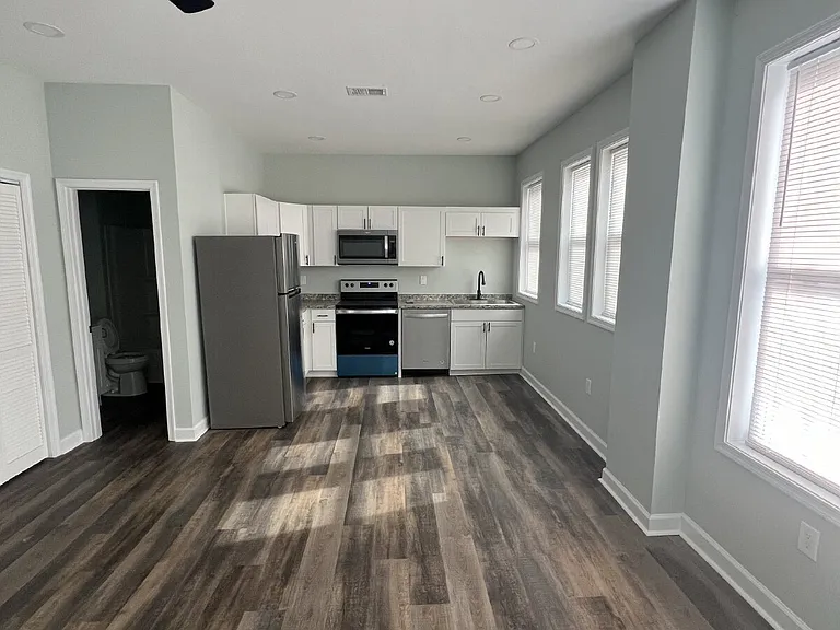2711 Detroit St #4 — Photo 32