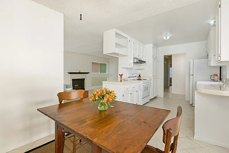 2 bed, 2.0 bath, 1225 sqft, $3,195 — Photo 2
