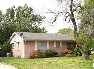 889 Rellia Dr, Terrell, TX 75160