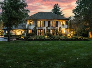 18 Picardy Ln, Saint Louis, MO 63124