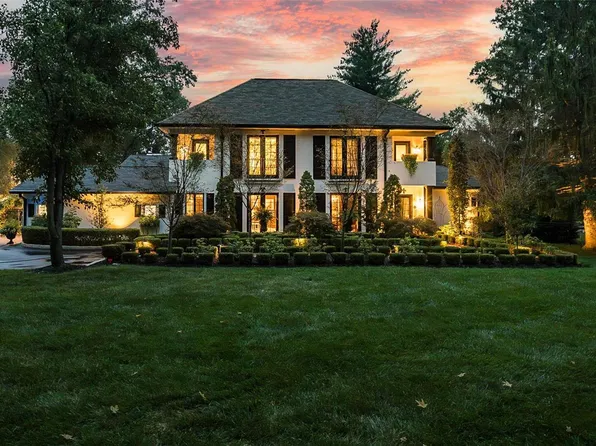18 Picardy Ln, Saint Louis, MO 63124
