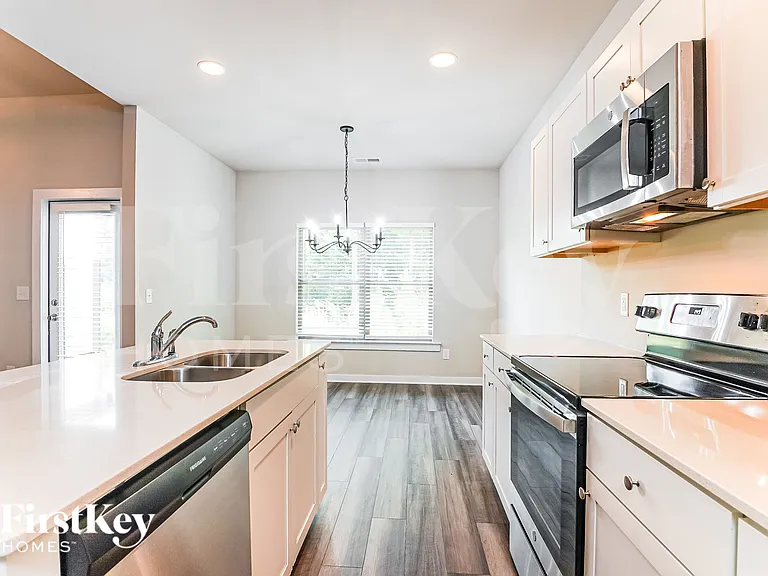 300 Avalon Way — Photo 7