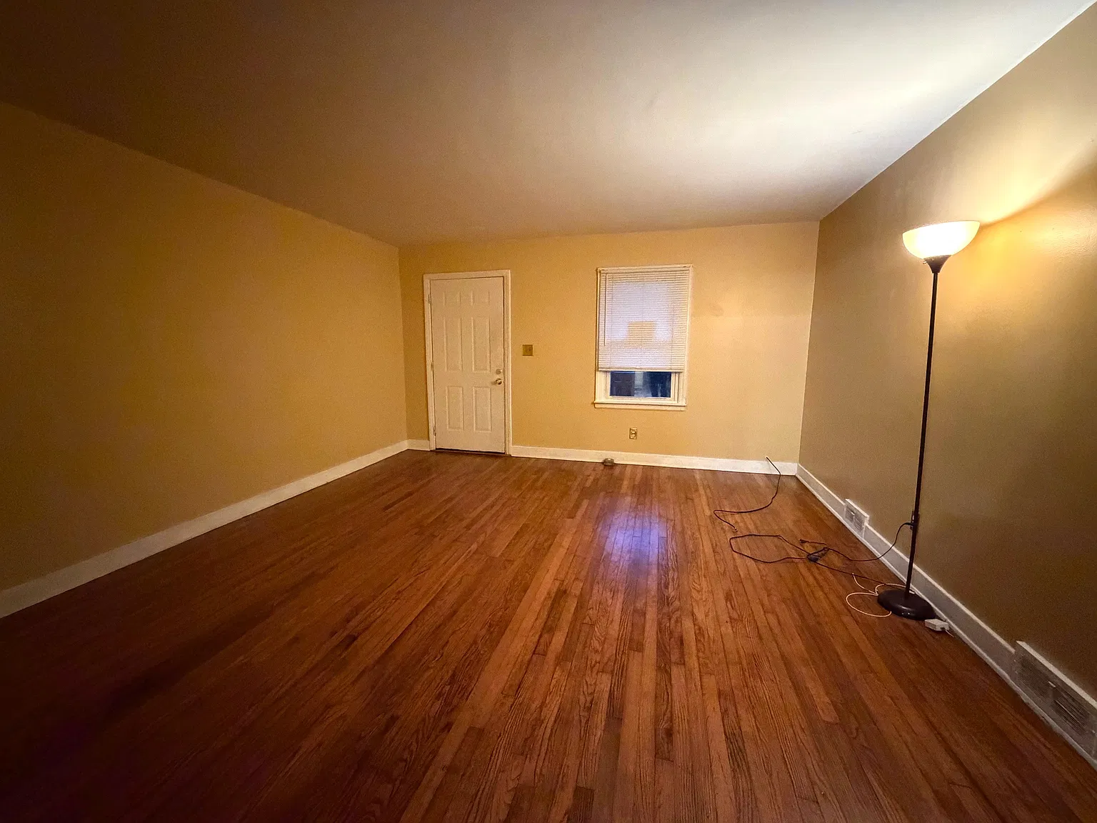 2 bed, 900 sqft, $925 — Photo 1