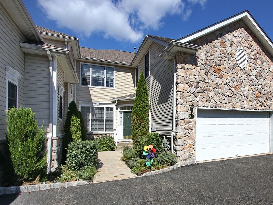 1st image of 25 Whalen Ct