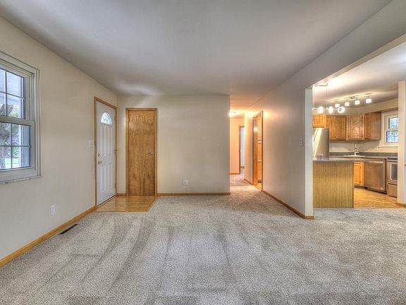 3rd image of 970 Marseille Dr