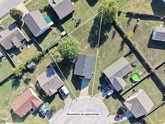 5th image of 2101 Greenbrier Cir