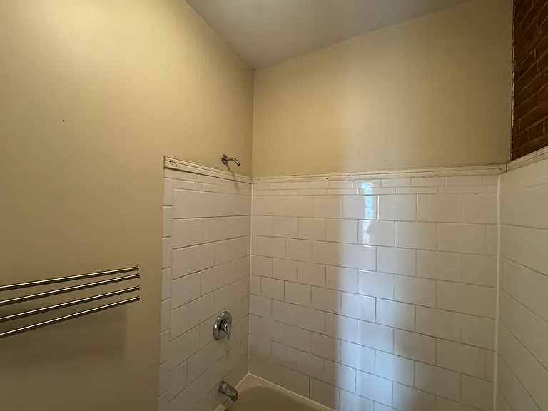 213 E King St #5 — Photo 9