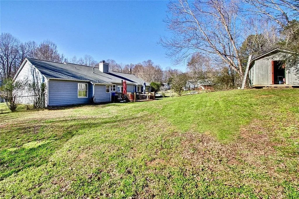 3 bed, 2.0 bath, 1462 sqft, $1,935 — Photo 4