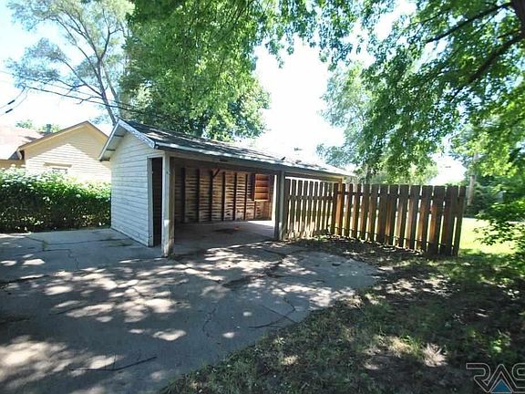 4th image of 612 Linn St