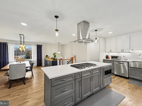 6208 Redwood Ln, Alexandria, VA 22310