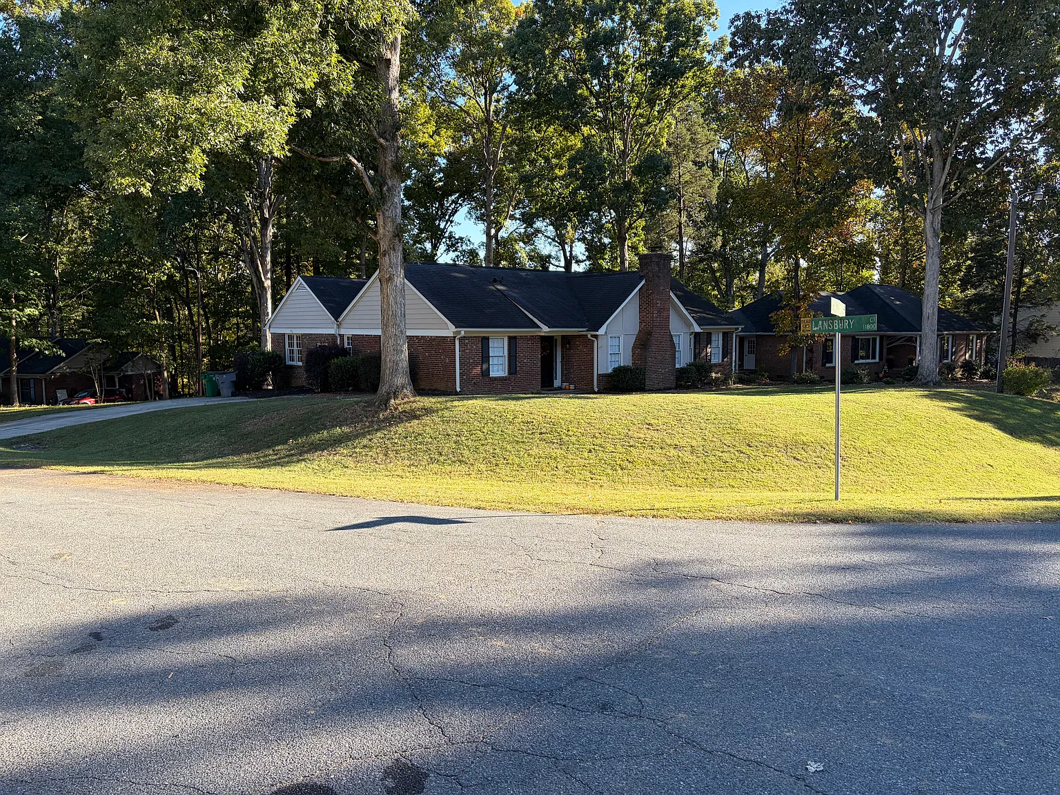 3 bed, 2018 sqft, $2,600 — Photo 3