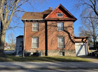 811 W 4th St, Sterling, IL 61081
