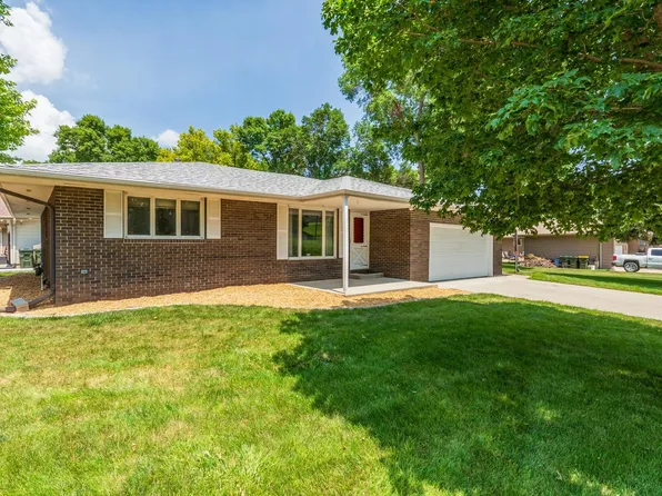 5101 Sunnybrook Dr, Sioux City, IA 51106