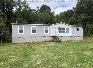 1640 Lee Rd, Elkview, WV 25071