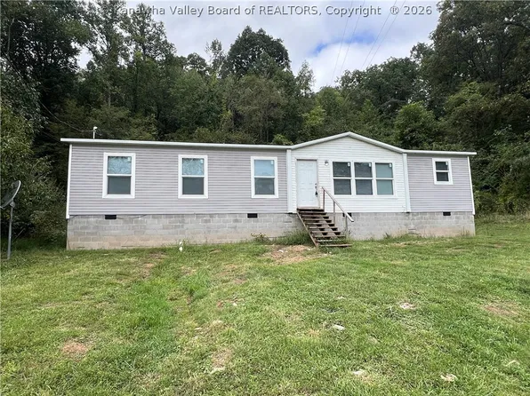 1640 Lee Rd, Elkview, WV 25071