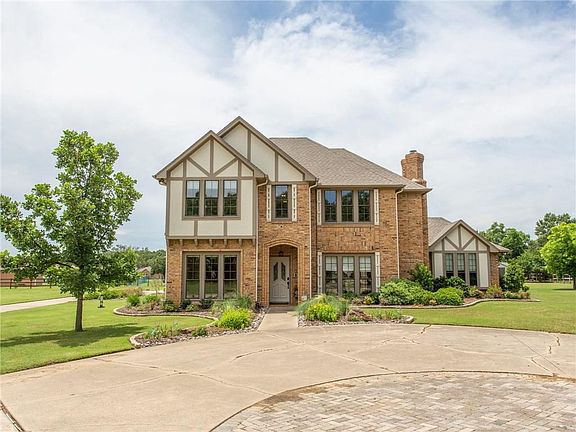 4th image of 130 Forest Oak Ct