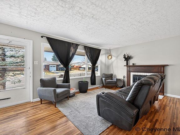 3rd image of 901 Coolidge St