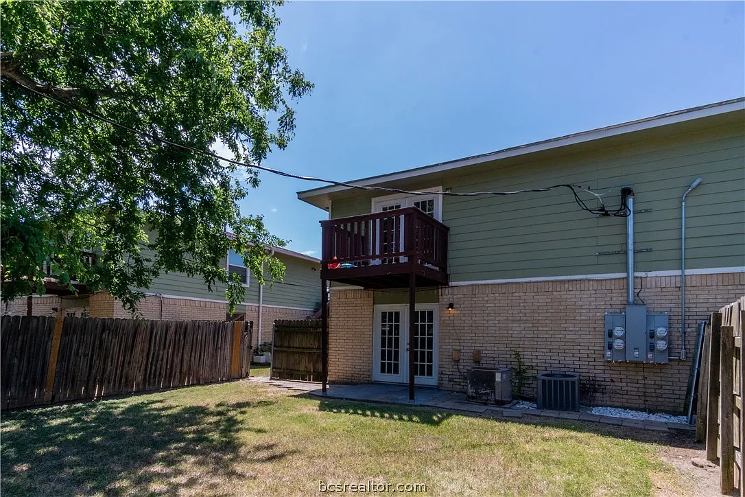 Building Photo - 701 San Pedro Dr #B