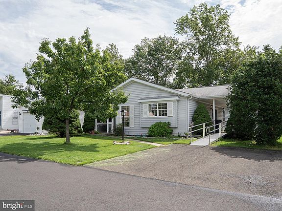 2nd image of 232 Thrush Cir