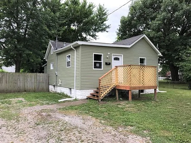 448 Godin Ave photo 1
