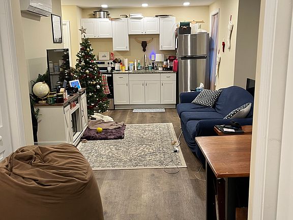 2nd image of 1922 Delaware Ave #3
