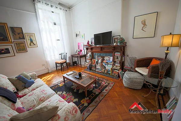 Rented by Metropolitan Realty | media 10