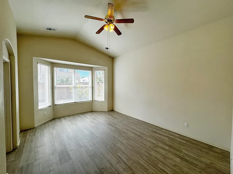 7152 Elk Creek Rd NE — Photo 17