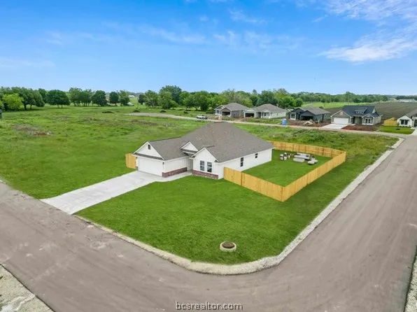 450 Harvest Lake Dr, Somerville, TX 77879