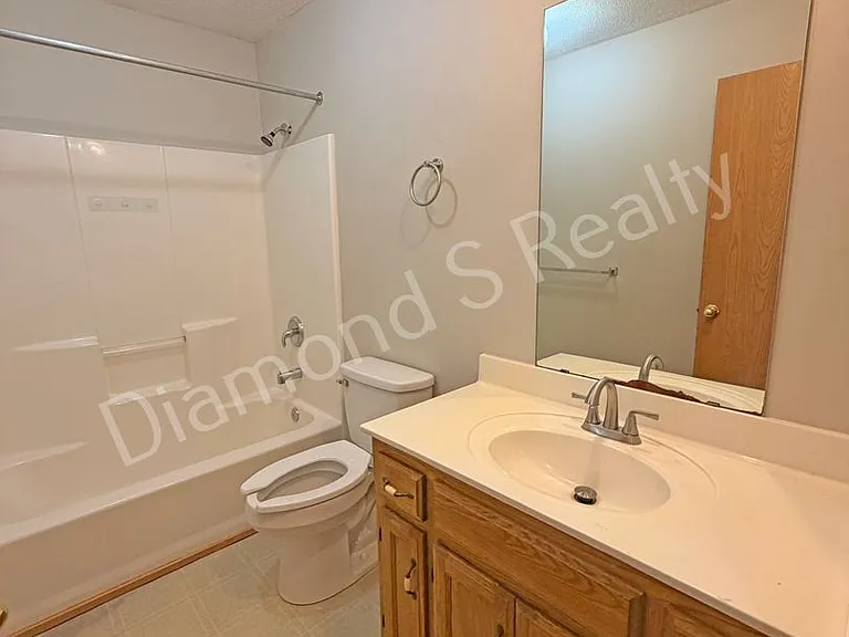 1442 / 1444 W Rainey Duplex — Photo 11