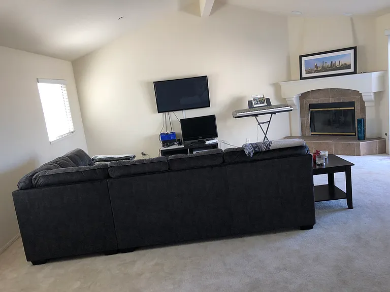 2608 Mathews Ave — Photo 4
