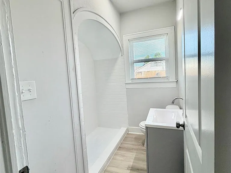 1118 Elliston St — Photo 23