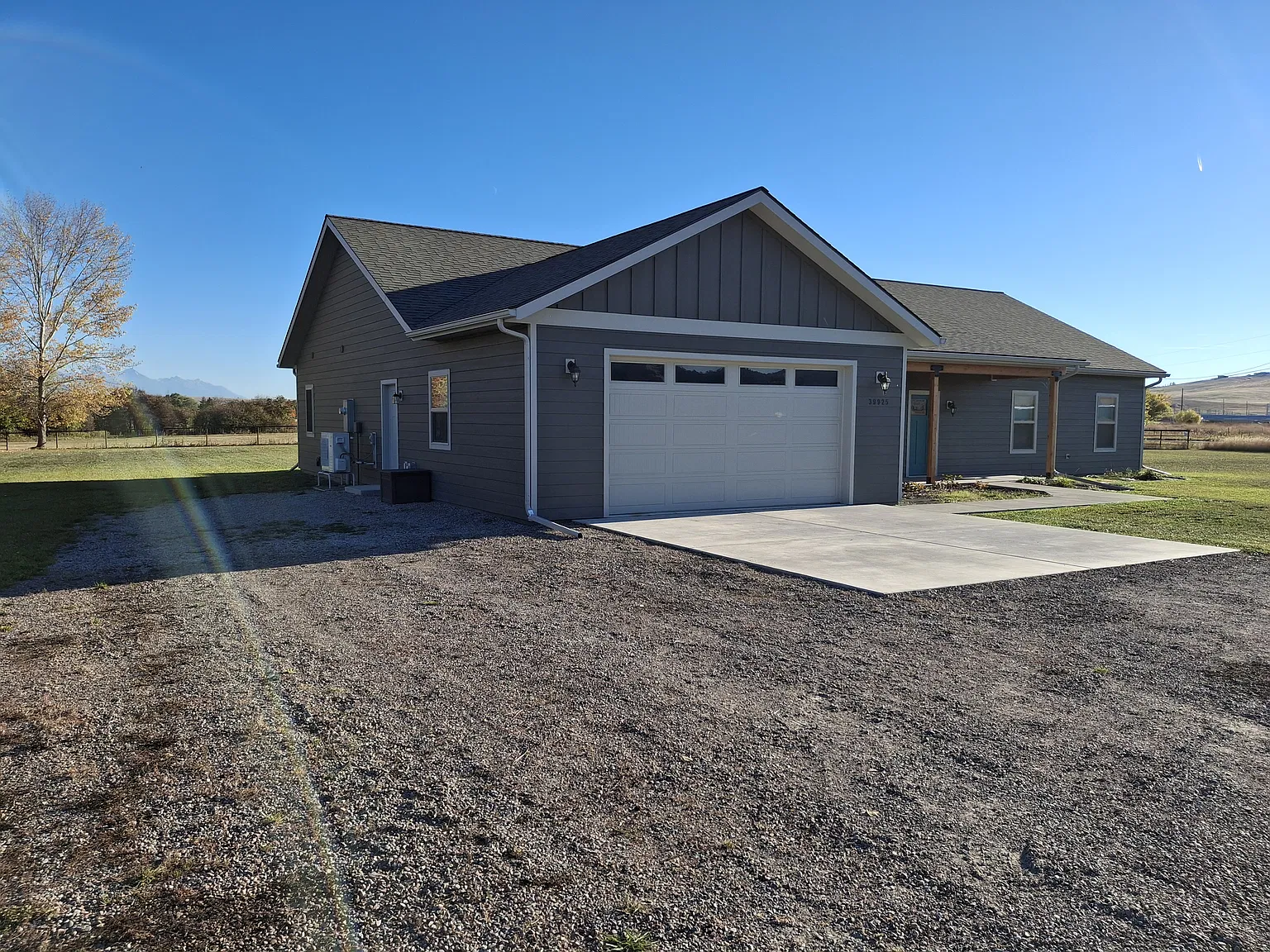 3 bed, 2.5 bath, 2100 sqft, $2,500 — Photo 2
