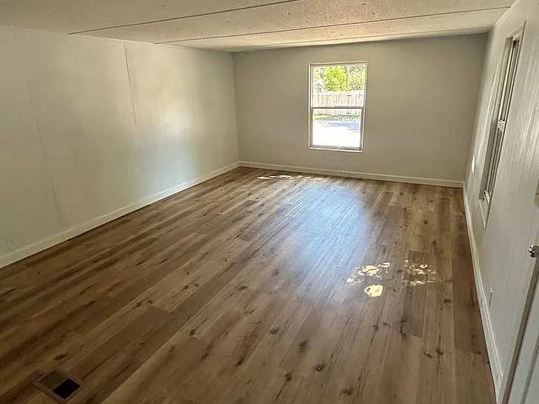 1008 S River St #2 — Photo 7