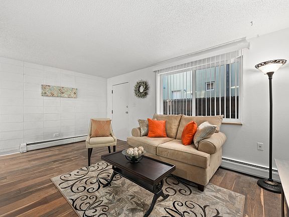 3rd image of 1878 Vine St #304 & 305