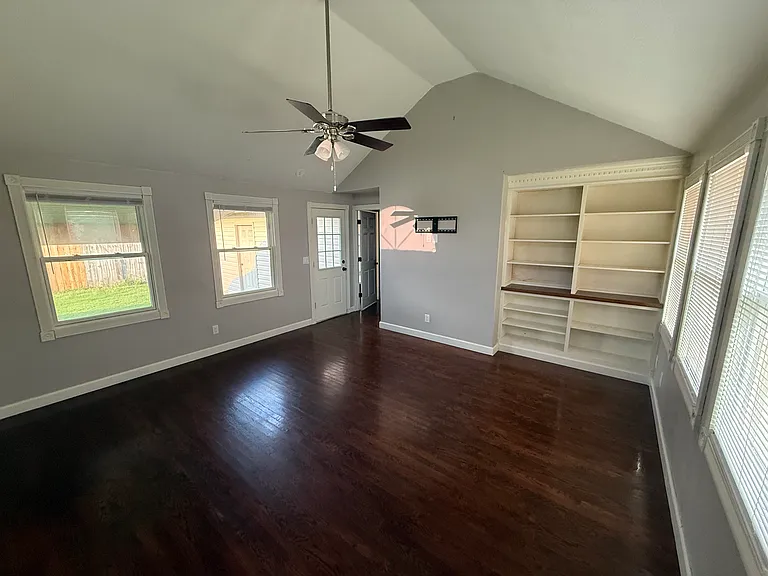 209 Arrowhead Rd — Photo 3