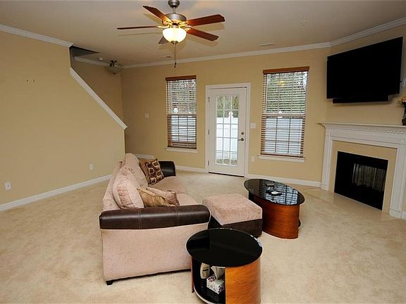 3rd image of 722 Albertine Ct