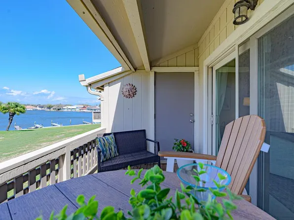 2511 Bayhouse Dr, Rockport, TX 78382