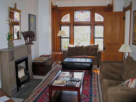 2nd image of 1939 N Larrabee St
