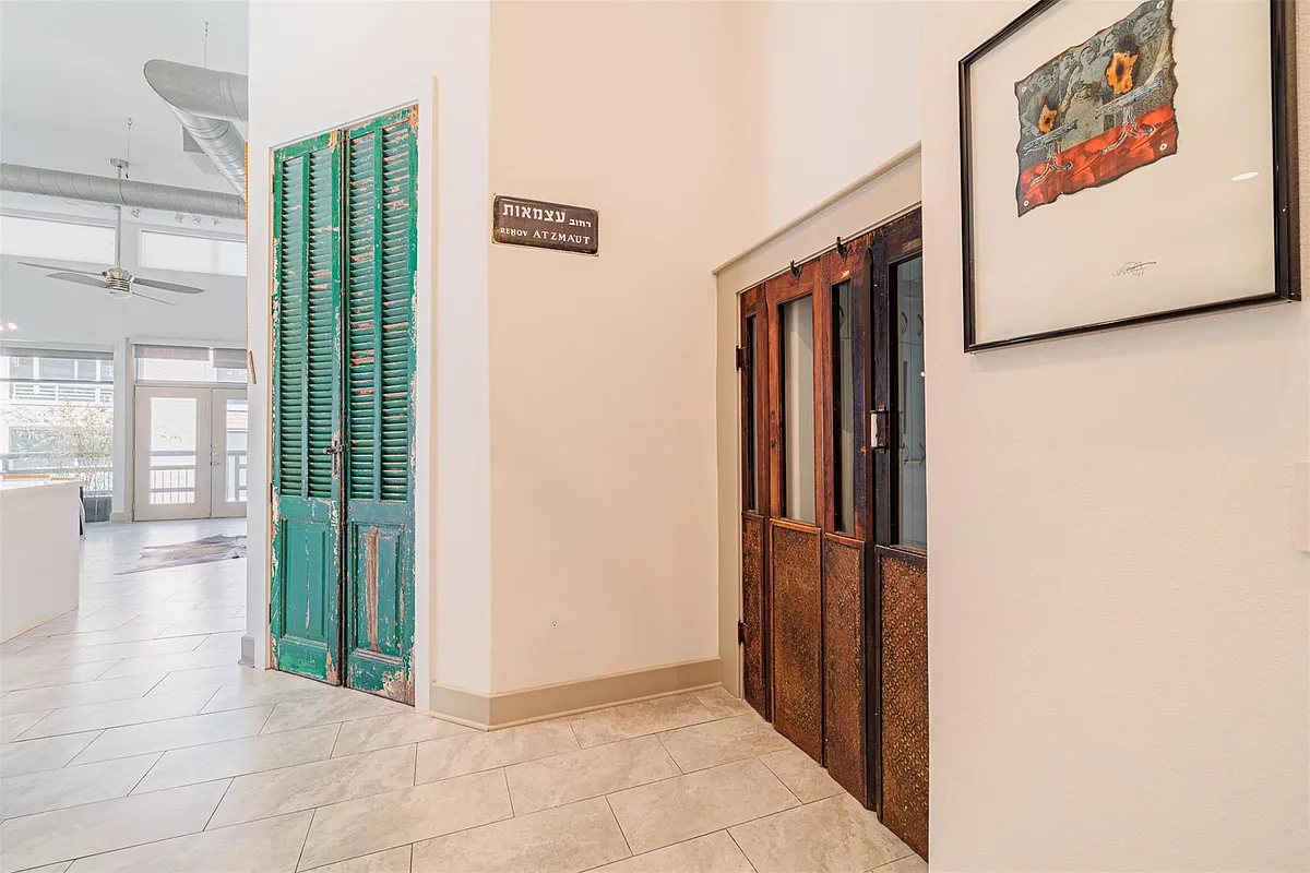 Building Photo - 1901 Post Oak Blvd #4102